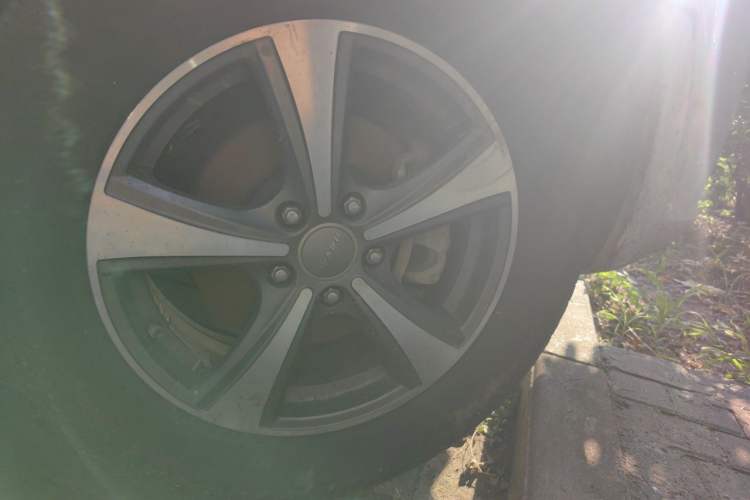 Used Haval H6 2016 Upgraded Model 1.5T Manual Two-Wheel Drive Elite Version Right Front Wheel Hub