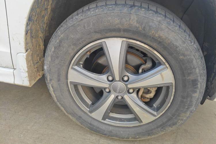 Used Haval H6 2016 Upgraded Model 1.5T Manual Two-Wheel Drive Elite Version Right Front Wheel Hub