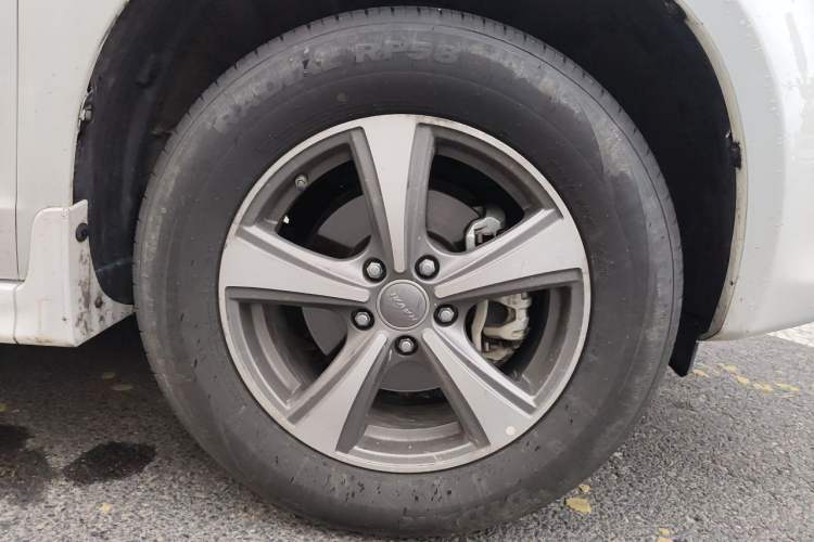 Used Haval H6 2016 Upgraded Model 1.5T Automatic Two-Wheel Drive Elite Version Right Front Wheel Hub