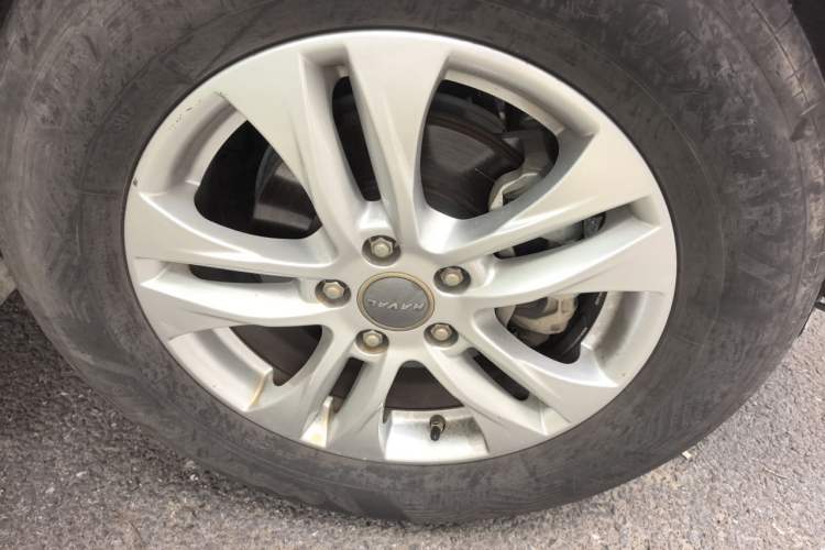 Used Haval H6 2016 Upgraded Model 1.5T Automatic Two-Wheel Drive Elite Version Right Front Wheel Hub