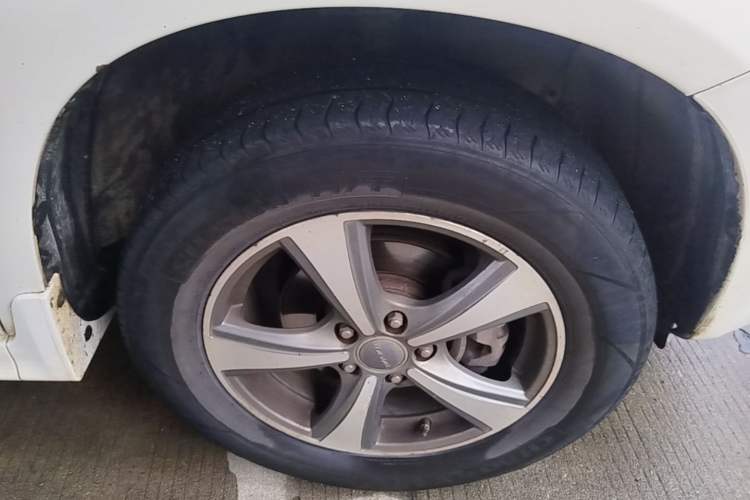 Used Haval H6 2016 Upgraded Model 1.5T Automatic Two-Wheel Drive Elite Version Right Front Wheel Hub