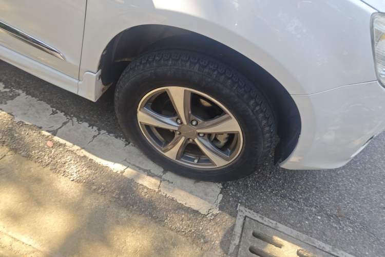 Used Haval H6 2016 Upgraded Model 1.5T Automatic Two-Wheel Drive Elite Version Right Front Wheel Hub
