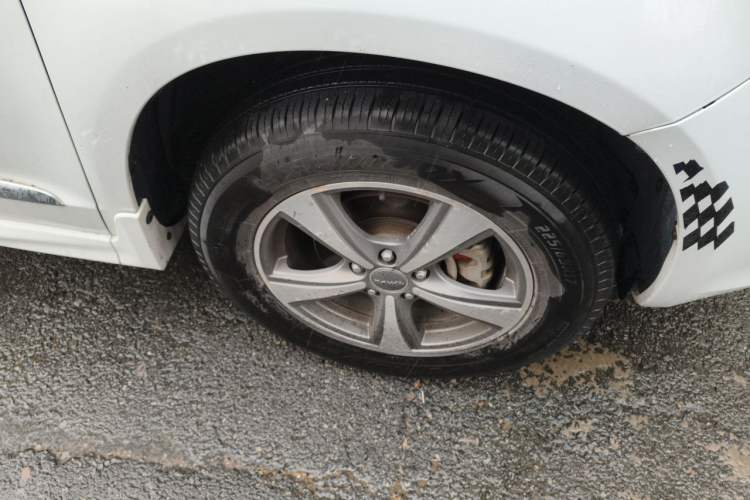 Used Haval H6 2016 Upgraded Model 1.5T Automatic Two-Wheel Drive Elite Version Right Front Wheel Hub