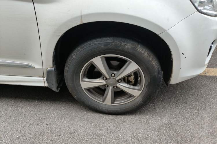 Used Haval H6 2016 Upgraded Model 1.5T Manual Two-Wheel Drive Elite Version Right Front Wheel Hub