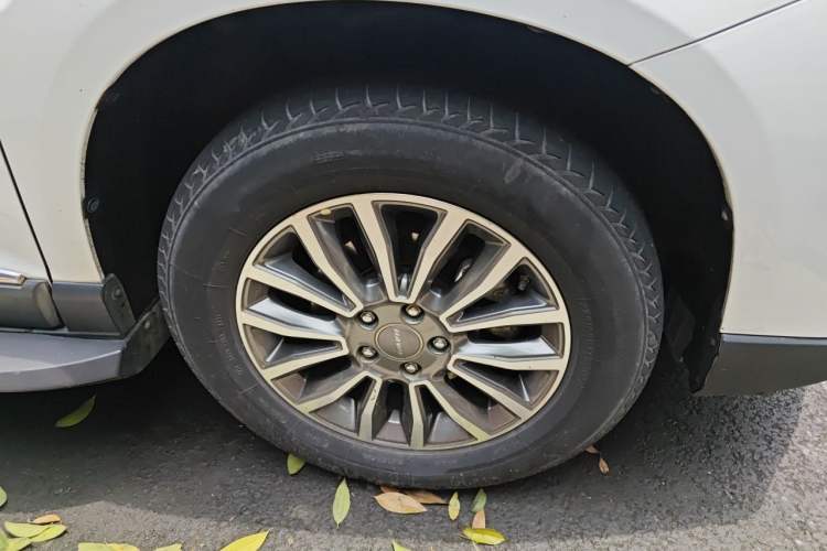 Used Haval H6 2016 Upgraded Model 1.5T Automatic Two-Wheel Drive Prestige Version Right Front Wheel Hub