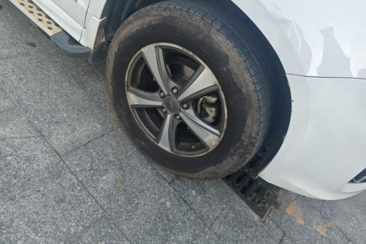 Used Haval H6 2016 Upgraded Model 1.5T Automatic Two-Wheel Drive Elite Version Right Front Wheel Hub