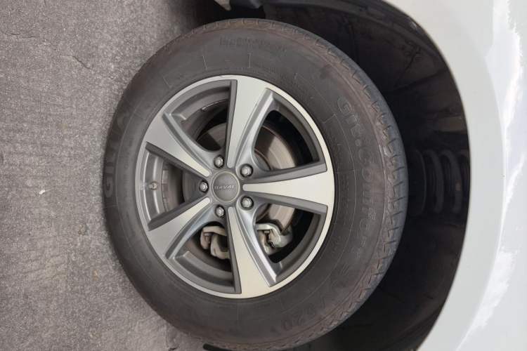 Used Haval H6 2016 Upgraded Model 1.5T Manual Two-Wheel Drive Urban Version Right Front Wheel Hub