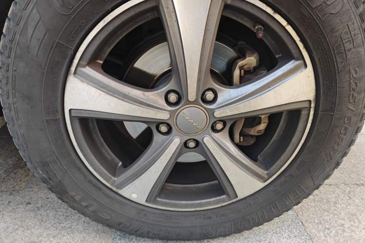 Used Haval H6 2016 Upgraded Model 1.5T Manual Two-Wheel Drive Elite Version Right Front Wheel Hub