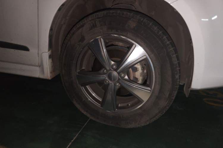 Used Haval H6 2016 Upgraded Model 1.5T Manual Two-Wheel Drive Elite Version Right Front Wheel Hub