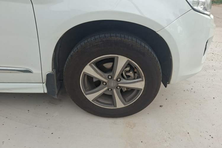 Used Haval H6 2016 Upgraded Model 1.5T Manual Two-Wheel Drive Urban Version Right Front Wheel Hub