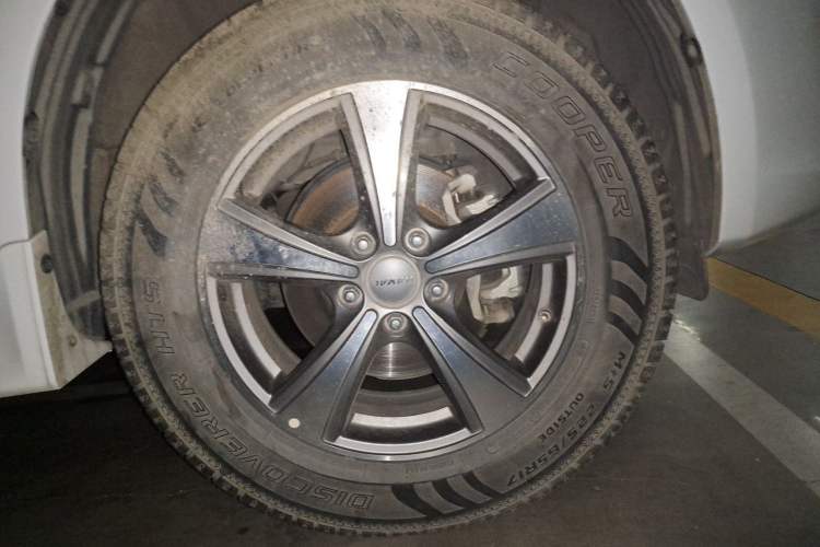 Used Haval H6 2016 Upgraded Model 1.5T Manual Two-Wheel Drive Elite Version Right Front Wheel Hub