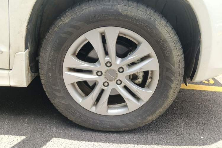 Used Haval H6 2016 Upgraded Model 1.5T Manual Two-Wheel Drive Elite Version Right Front Wheel Hub