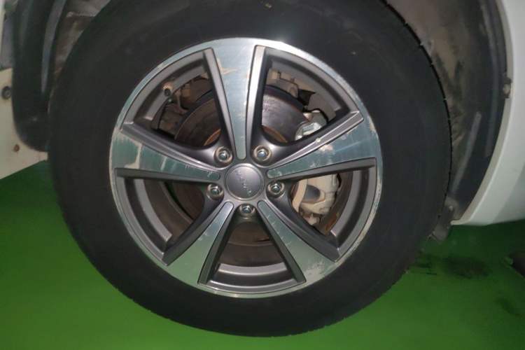 Used Haval H6 2016 Upgraded Model 1.5T Automatic Two-Wheel Drive Elite Version Right Front Wheel Hub