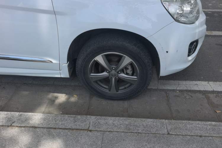 Used Haval H6 2016 Upgraded Model 1.5T Manual Two-Wheel Drive Elite Version Right Front Wheel Hub