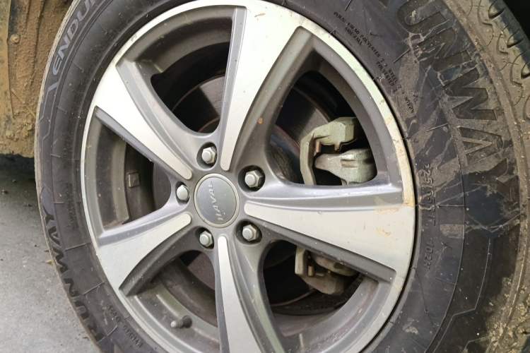 Used Haval H6 2016 Upgraded Model 1.5T Manual Two-Wheel Drive Urban Version Right Front Wheel Hub