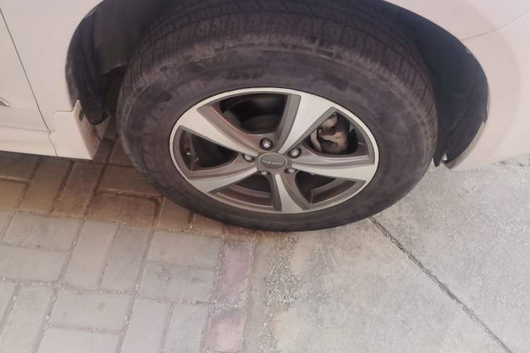 Used Haval H6 2016 Upgraded Model 1.5T Manual Two-Wheel Drive Elite Version Right Front Wheel Hub