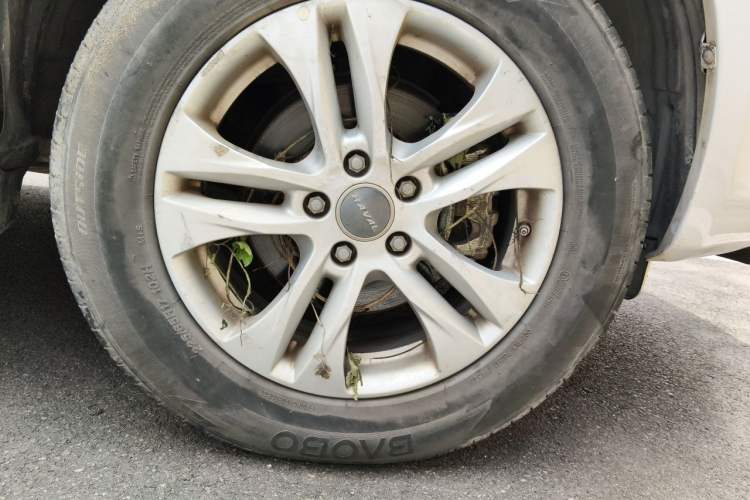 Used Haval H6 2016 Upgraded Model 1.5T Manual Two-Wheel Drive Elite Version Right Front Wheel Hub