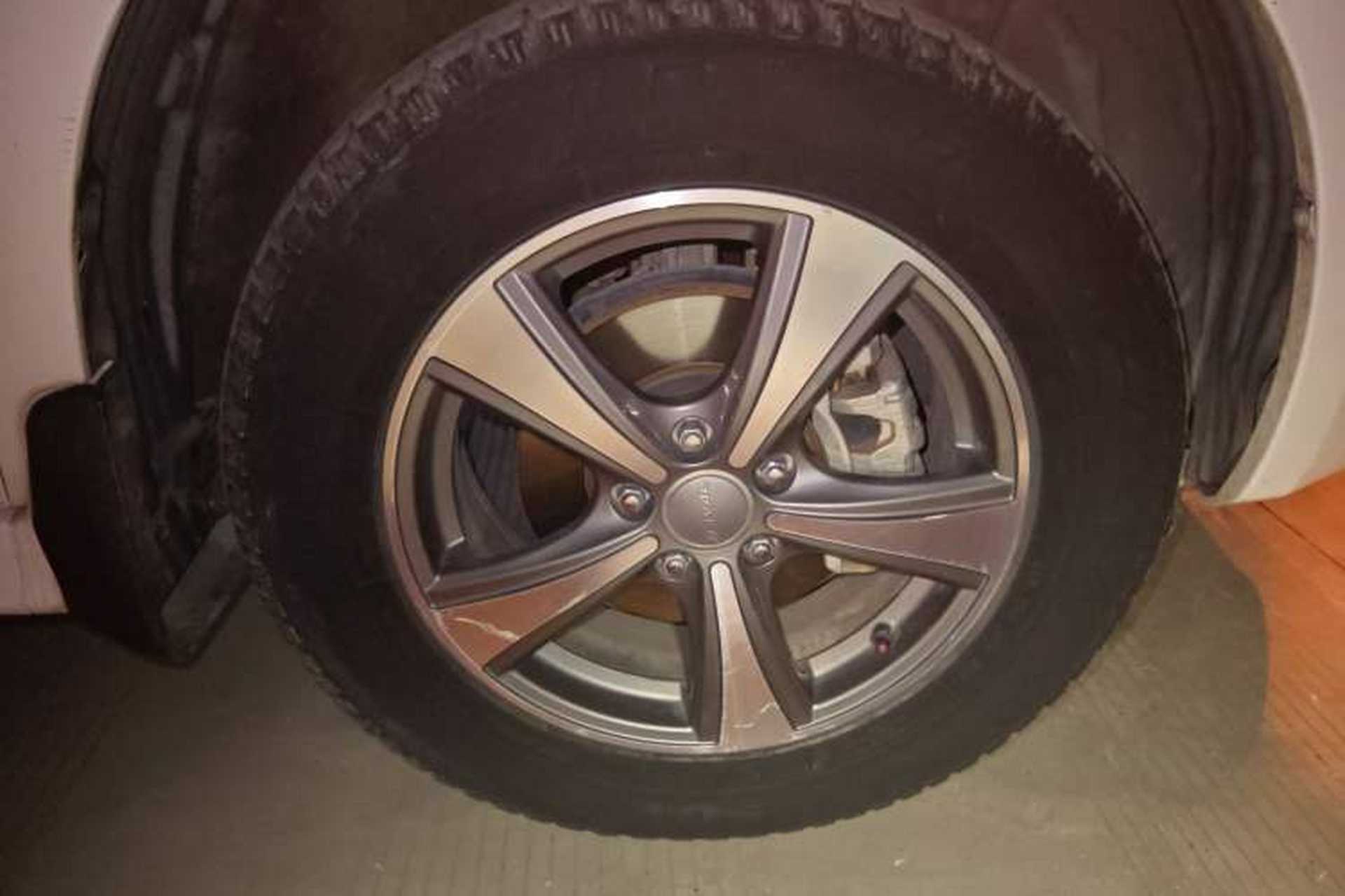 Used Haval H6 2016 Upgraded Model 1.5T Manual Two-Wheel Drive Urban Version Right Front Wheel Hub
