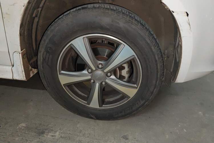 Used Haval H6 2016 Upgraded Model 1.5T Manual Two-Wheel Drive Elite Version Right Front Wheel Hub