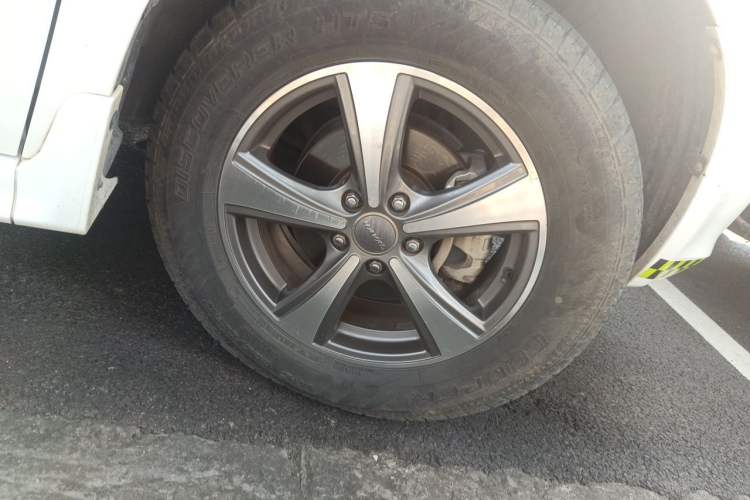Used Haval H6 2016 Upgraded Model 1.5T Manual Two-Wheel Drive Value Edition Right Front Wheel Hub