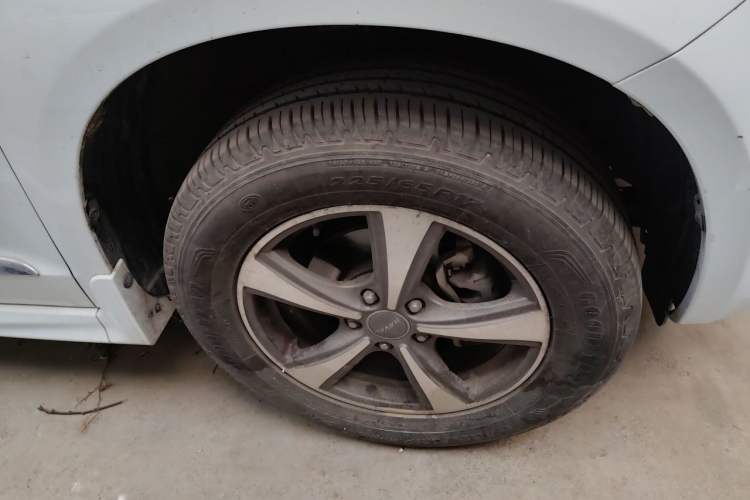 Used Haval H6 2016 Upgraded Model 1.5T Manual Two-Wheel Drive Elite Version Right Front Wheel Hub