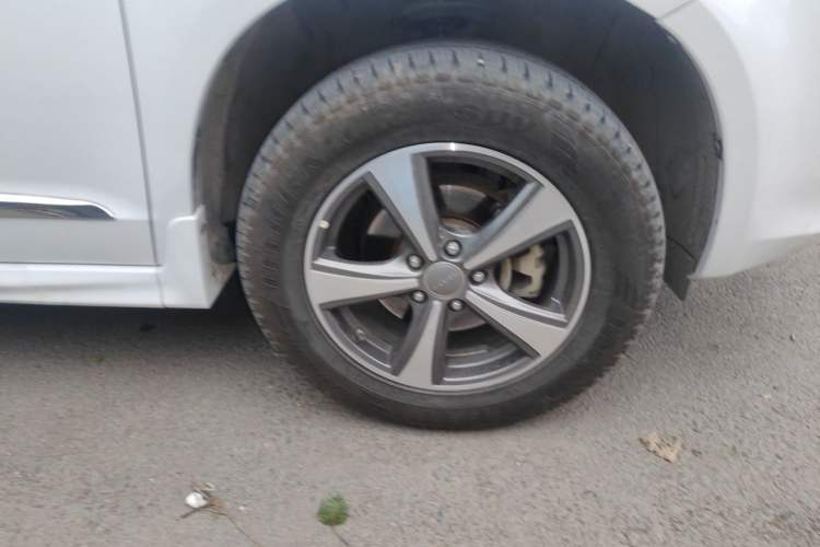 Used Haval H6 2016 Upgraded Model 1.5T Automatic Two-Wheel Drive Elite Version Right Front Wheel Hub