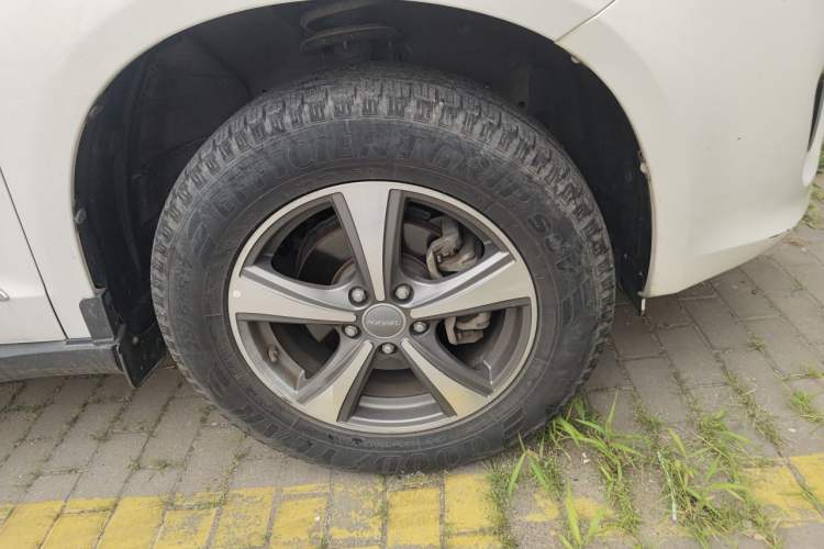 Used Haval H6 2016 Upgraded Model 1.5T Automatic Two-Wheel Drive Elite Version Right Front Wheel Hub