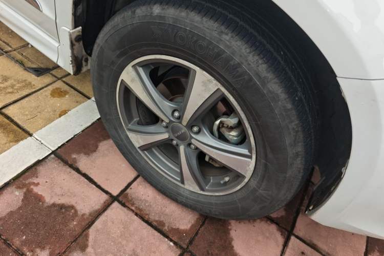 Used Haval H6 2016 Upgraded Model 1.5T Manual Two-Wheel Drive Elite Version Right Front Wheel Hub