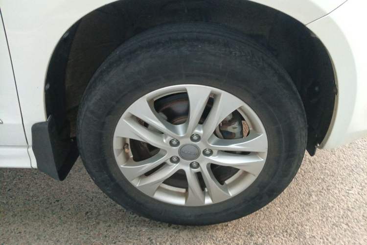 Used Haval H6 2016 Upgraded Model 1.5T Manual Two-Wheel Drive Urban Version Right Front Wheel Hub