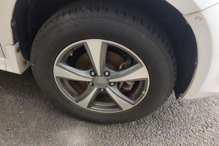 Used Haval H6 2016 Upgraded Model 1.5T Automatic Two-Wheel Drive Elite Version Right Front Wheel Hub