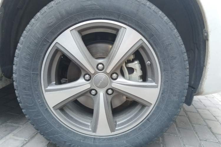 Used Haval H6 2016 Upgraded Model 1.5T Automatic Two-Wheel Drive Prestige Version Right Front Wheel Hub