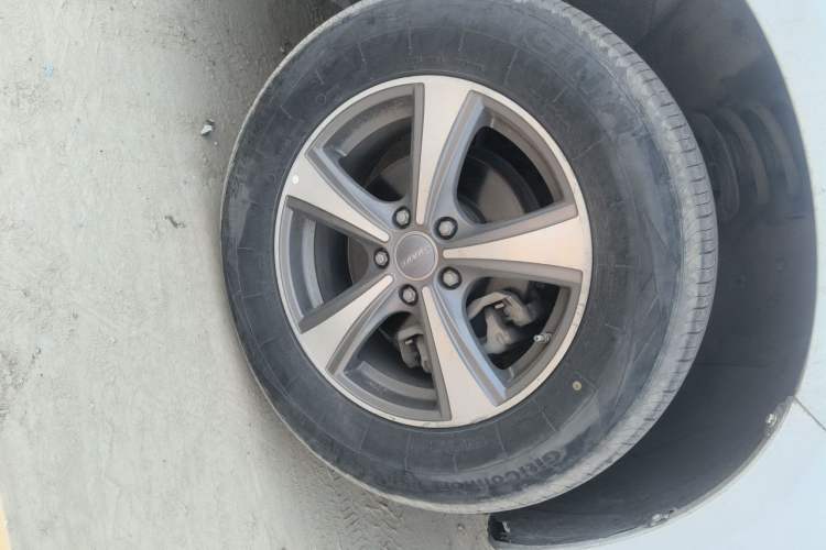 Used Haval H6 2016 Upgraded Model 1.5T Manual Two-Wheel Drive Elite Version Right Front Wheel Hub