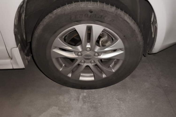 Used Haval H6 2016 Upgraded Model 1.5T Automatic Two-Wheel Drive Elite Version Right Front Wheel Hub