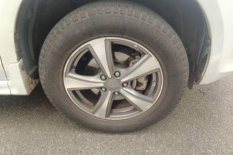 Used Haval H6 2016 Upgraded Model 1.5T Automatic Two-Wheel Drive Elite Version Right Front Wheel Hub