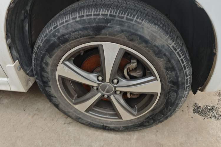 Used Haval H6 2016 Upgraded Model 1.5T Automatic Two-Wheel Drive Elite Version Right Front Wheel Hub