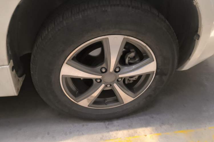 Used Haval H6 2016 Upgraded Model 1.5T Manual Two-Wheel Drive Elite Version Right Front Wheel Hub