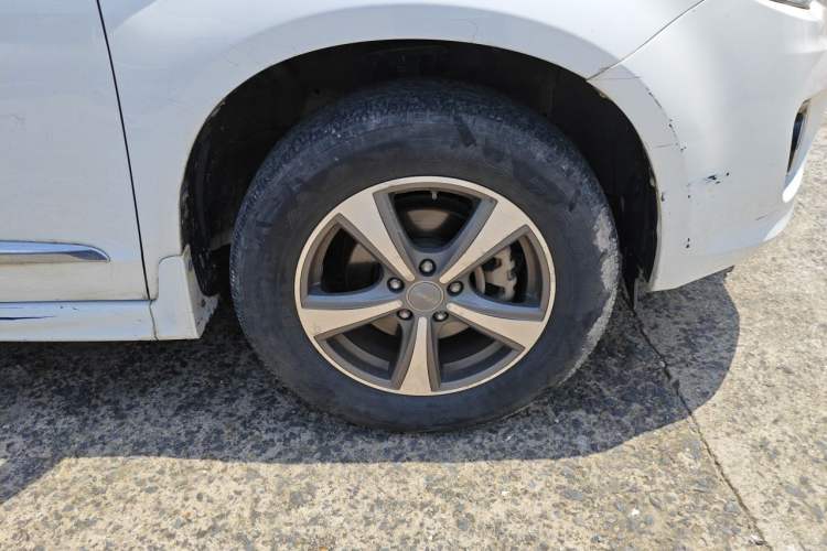 Used Haval H6 2016 Upgraded Model 1.5T Automatic Two-Wheel Drive Elite Version Right Front Wheel Hub