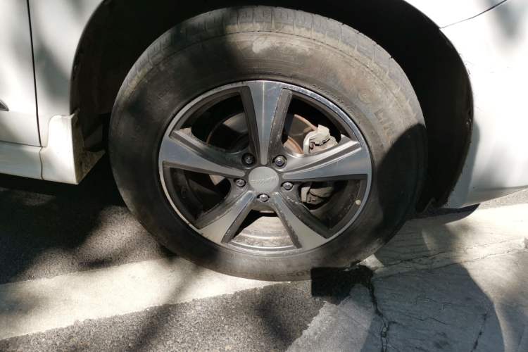 Used Haval H6 2016 Upgraded Model 2.0T Diesel Manual 4x4 Prestige Version China IV Right Front Wheel Hub