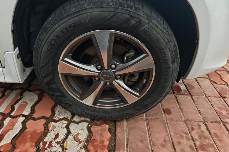 Used Haval H6 2016 Upgraded Model 1.5T Automatic Two-Wheel Drive Elite Version Right Front Wheel Hub