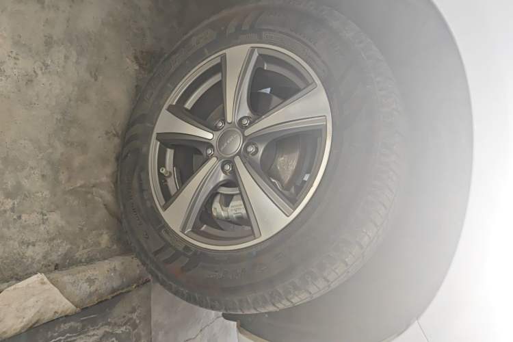 Used Haval H6 2016 Upgraded Model 1.5T Manual Two-Wheel Drive Elite Version Right Front Wheel Hub