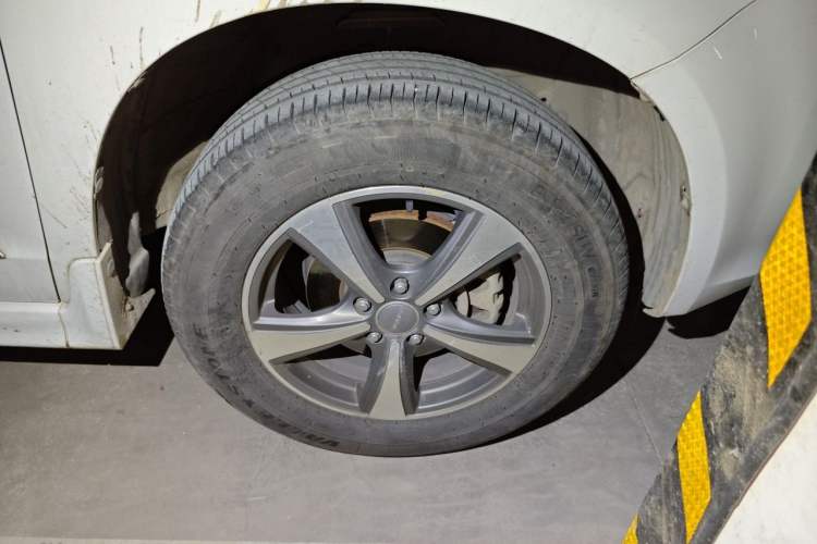 Used Haval H6 2016 Upgraded Model 1.5T Manual Two-Wheel Drive Urban Version Right Front Wheel Hub