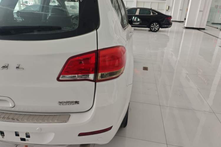 Used Haval H6 2016 Upgraded Model 1.5T Manual Two-Wheel Drive Elite Version Right Rear Taillight