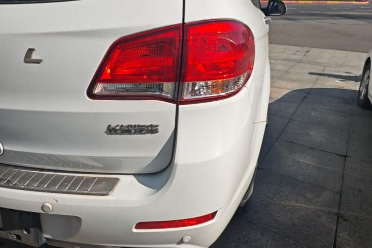 Used Haval H6 2016 Upgraded Model 1.5T Manual Two-Wheel Drive Elite Version Right Rear Taillight