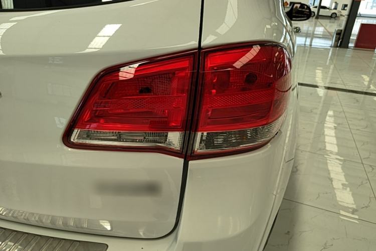 Used Haval H6 2016 Upgraded Model 1.5T Manual Two-Wheel Drive Urban Version Right Rear Taillight