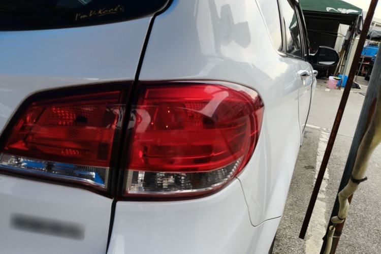 Used Haval H6 2016 Upgraded Model 1.5T Manual Two-Wheel Drive Elite Version Right Rear Taillight
