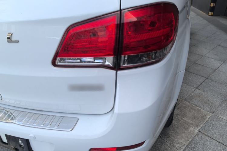 Used Haval H6 2016 Upgraded Model 1.5T Manual Two-Wheel Drive Elite Version Right Rear Taillight