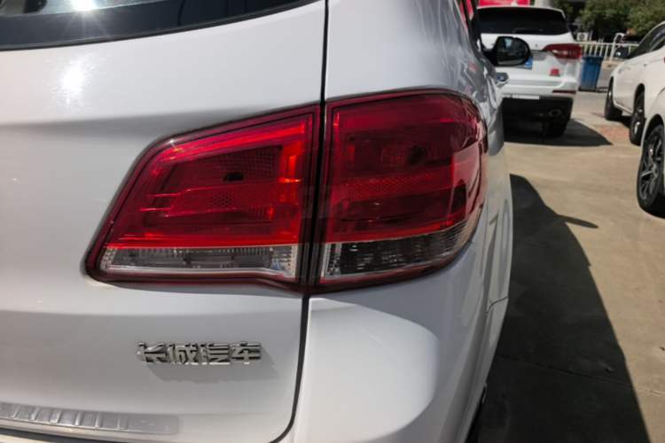 Used Haval H6 2016 Upgraded Model 1.5T Manual Two-Wheel Drive Elite Version Right Rear Taillight