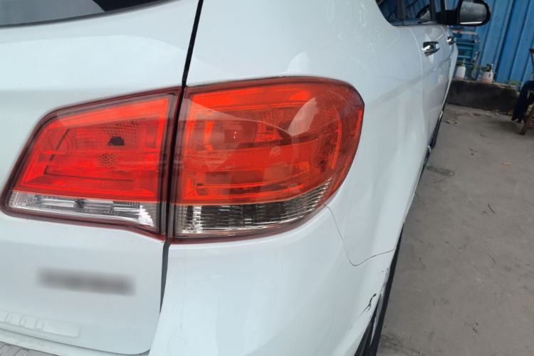 Used Haval H6 2016 Upgraded Model 1.5T Automatic Two-Wheel Drive Elite Version Right Rear Taillight