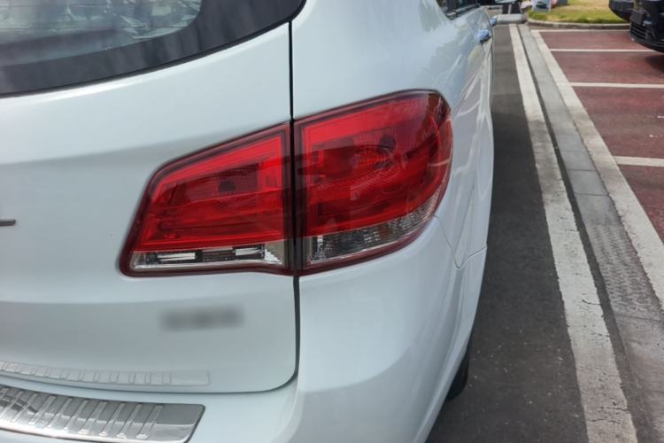 Used Haval H6 2016 Upgraded Model 1.5T Manual Two-Wheel Drive Elite Version Right Rear Taillight