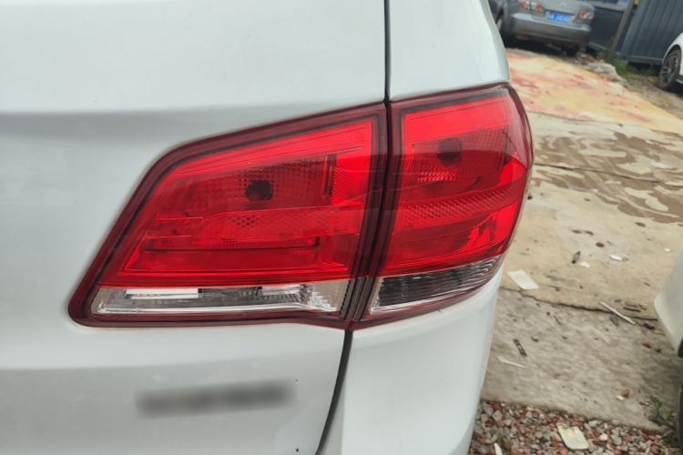 Used Haval H6 2016 Upgraded Model 1.5T Manual Two-Wheel Drive Urban Version Right Rear Taillight